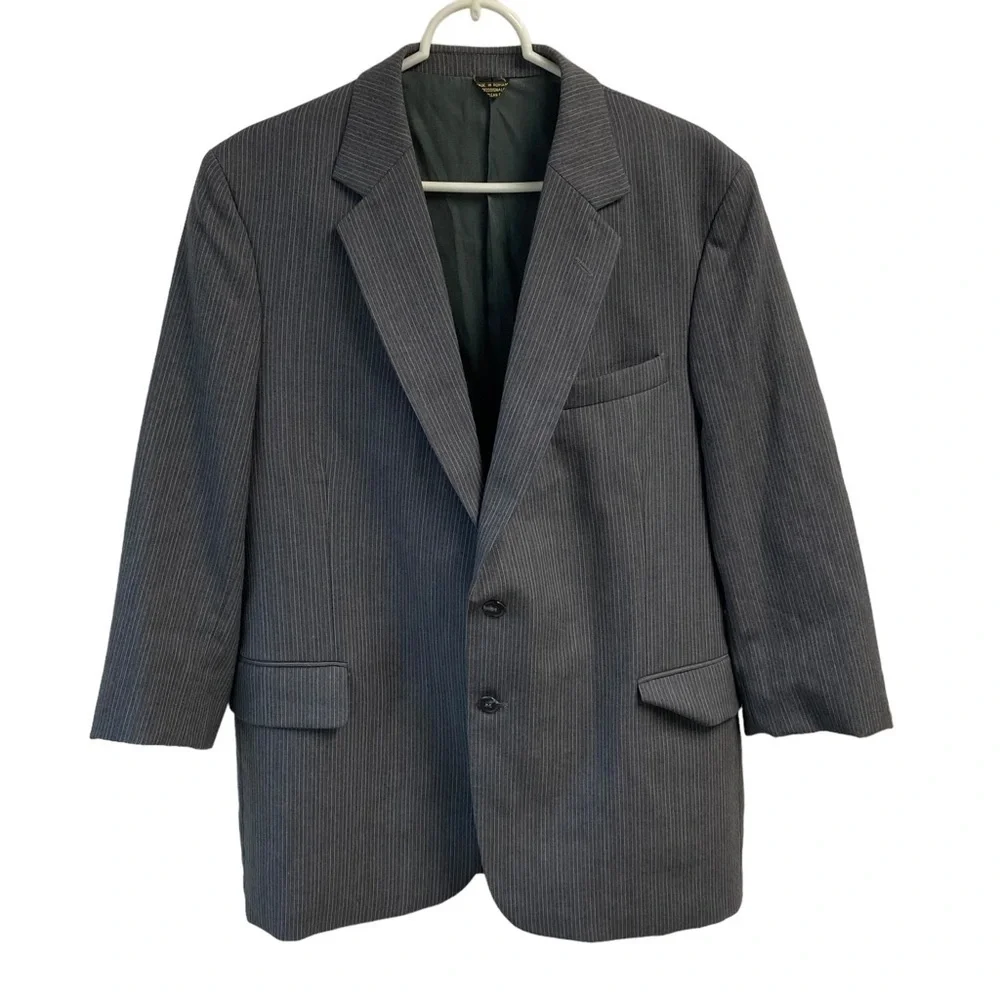MENS Gray multicolored pinstriped sports jacket. Size 42R. 100% virgin‎ wool.